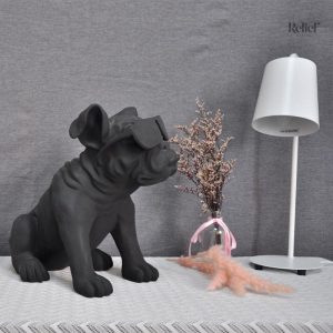 Bouledogue avec lunettes en décoration canine