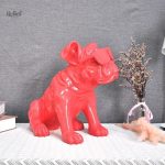 Statue originale de chien avec accessoires