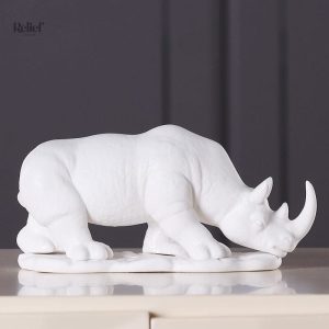 Rhinocéros stylisé en blanc pour ornement de maison