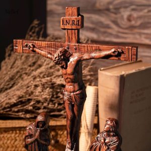Sculpture en bois représentant la scène de crucifixion, 25 cm