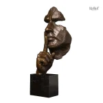 Sculpture en bronze, silence et tranquillité incarnés