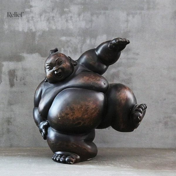 Statuette d'homme sumo, art traditionnel japonais