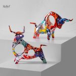 Élégante statue de taureau, design avec motifs colorés