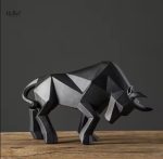 Figurine origami représentant un taureau en style minimaliste