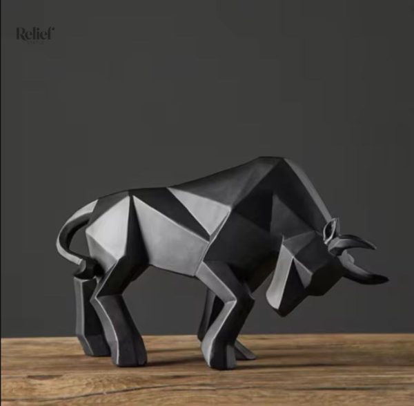 Figurine origami représentant un taureau en style minimaliste