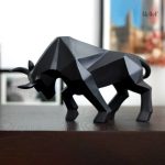 Taureau en papier origami, charme minimaliste