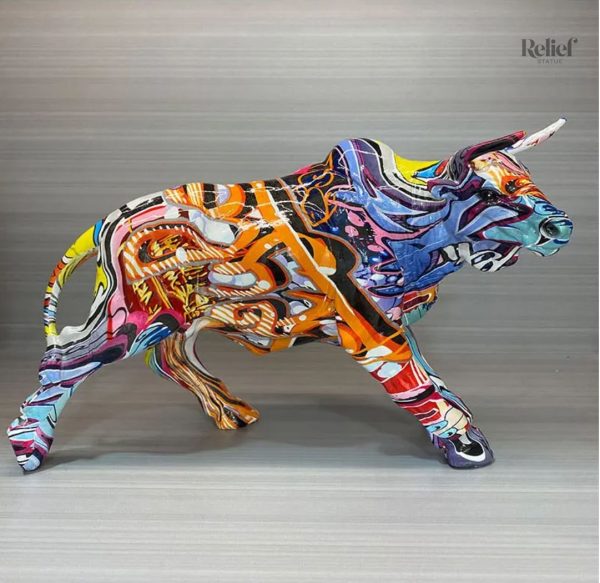 Statue de taureau en résine, design graffiti moderne