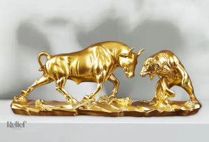 Statue Taureau contre Ours en résine, 15 cm