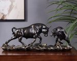 Décoration de bureau : Statue Taureau vs Ours, 15 cm