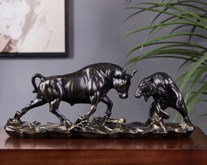 Décoration de bureau : Statue Taureau vs Ours, 15 cm