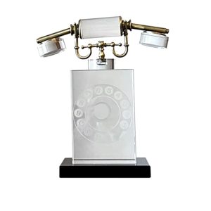 Sculpture en verre représentant un téléphone ancien en cristal élégant