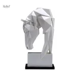 Sculpture en origami représentant la tête d’un cheval