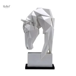 Sculpture en origami représentant la tête d’un cheval