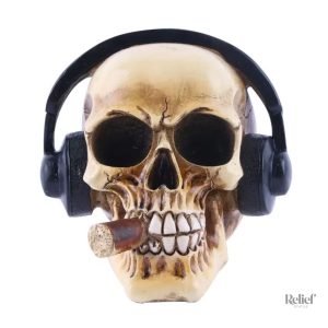 Tête de mort stylisée avec casque et cigare