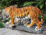 Figurine de tigre pour embellir le jardin
