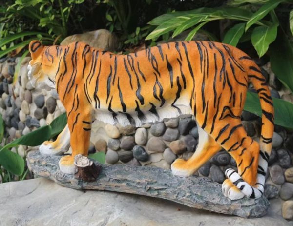 Figurine de tigre pour embellir le jardin