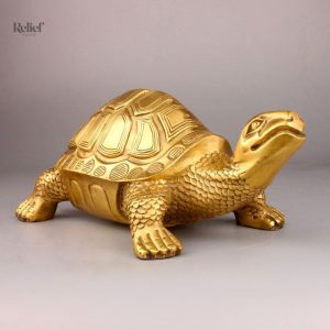 Tortue en pierre sculptée, idéale pour embellir un extérieur