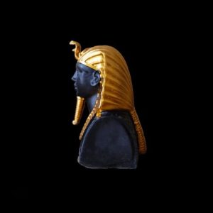 Masque noir de Toutânkhamon en statue élégante