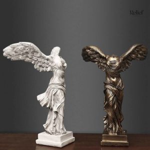 Statue grecque blanche de la Victoire de Samothrace, 25 cm
