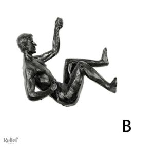 Élégante statuette représentant un grimpeur en action