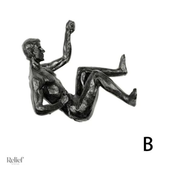 Élégante statuette représentant un grimpeur en action
