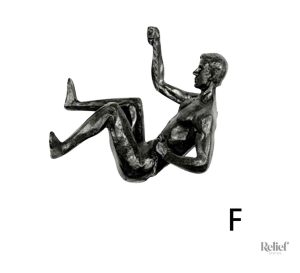 Statuette décorative d'un sportif en pleine ascension