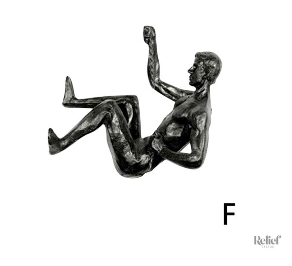 Statuette décorative d'un sportif en pleine ascension