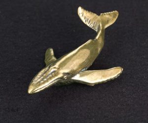 Sculpture baleine en métal, design artistique moderne
