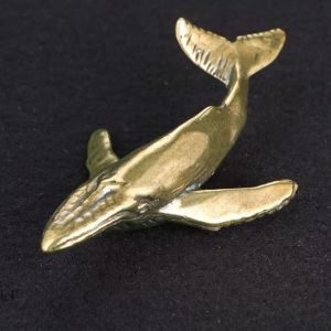 Sculpture baleine en métal, design artistique moderne