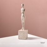 Sculpture design de 28 cm, style moderne