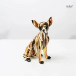 Statuette canine en résine, design Chihuahua