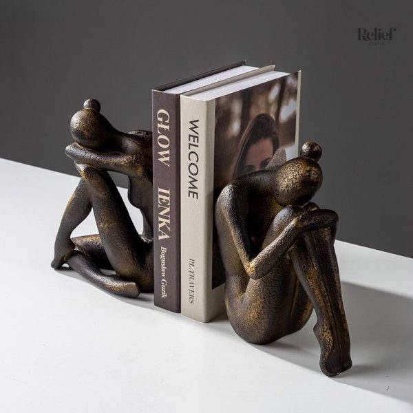 Femme assise en statue, pièce sculptée de 16 cm