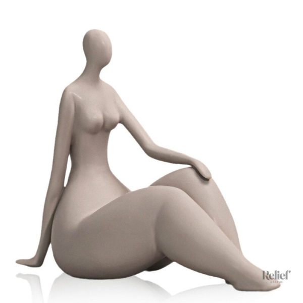 Statuette artistique de femme au corps rond