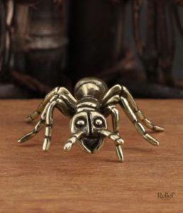 Statue en métal représentant des fourmis, art contemporain
