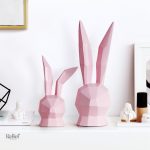 Sculpture artistique de lapin en origami coloré