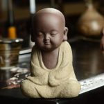 Design moderne : statue moine bouddhiste 9 cm