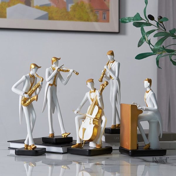 Statuette homme musicien avec instrument élégant