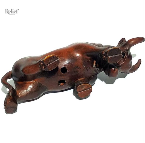 Objet d'art taureau en bois, hauteur 5 cm