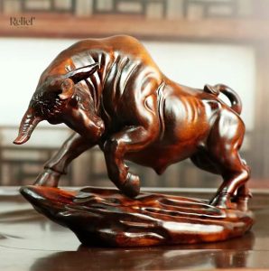 Taureau en bois massif, statue de 9 cm
