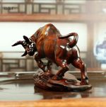 Mini statue taureau en bois, objet de collection