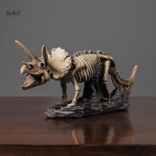 Figure en squelette de dinosaure Triceratops stylisée