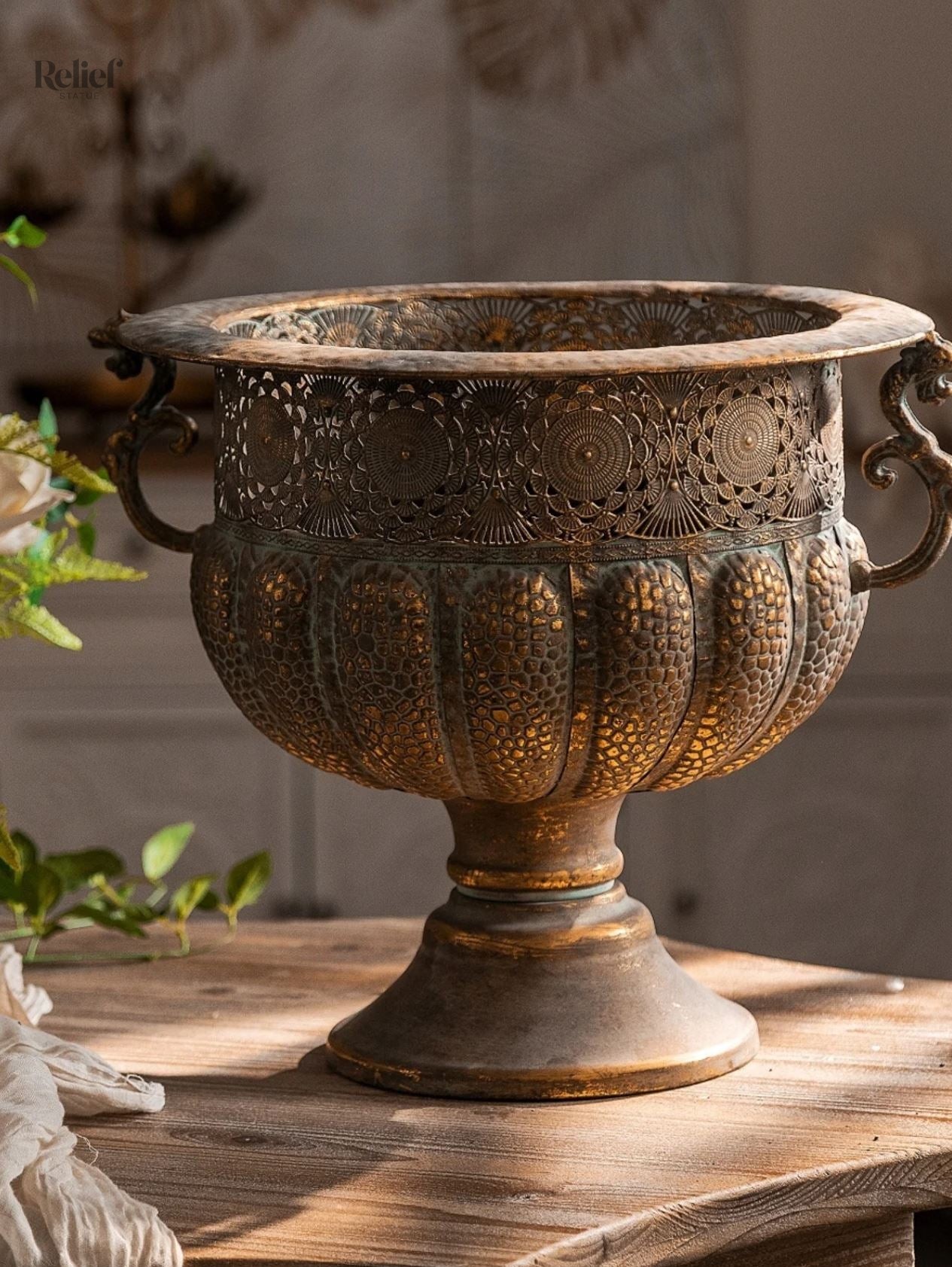 Vase en fer antique 36 cm pour décoration intérieure