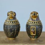 Vase égyptien Anubis, représentation artistique historique