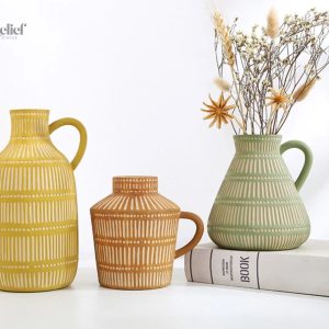 Vase antique en céramique verte de style grec