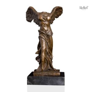 Victoire de Samothrace en bronze