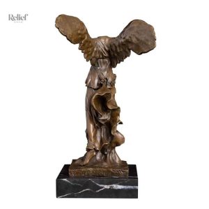 Statuette en bronze représentant la Victoire