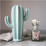 Grand vase cactus céramique, objet décoratif unique